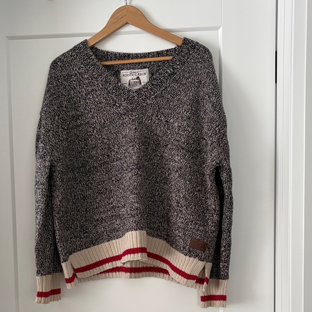 Roots Black and Cream V-Neck Sweater - great condition - XL